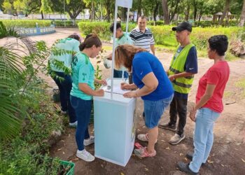 Gobierno entrega árboles y plantas a escala nacional
