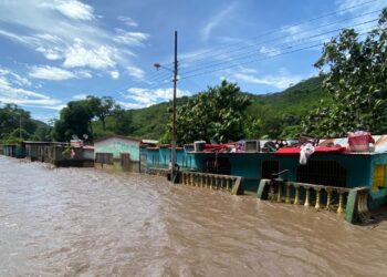 El huracán Beryl sacude Jamaica y avanza hacia México