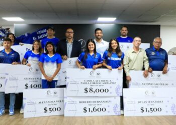 El INDES premió a atletas de varias federaciones