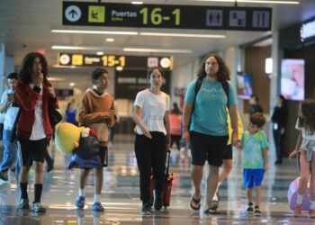 Autoridades prevén el ingreso de 160 mil turistas en el aeropuerto para las vacaciones agostinas