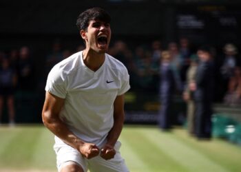 Carlos Alcaraz barre a Novak Djokovic y gana su segundo título de Wimbledon