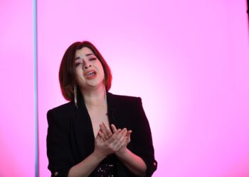 Gracia González, la angelical voz salvadoreña que brillará en «The Sound of Broadway»