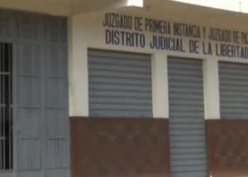 Exsecretario municipal del Puerto de La Libertad y notario enfrenta audiencia por desviar $101,700