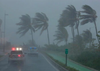 Intensas lluvias ha causado el huracán Beryl en el Caribe.