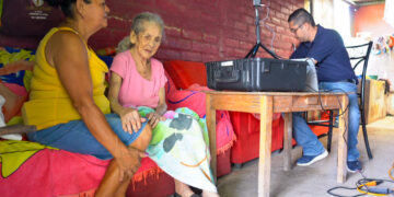 RNPN entrega DUI a domicilio a adultos mayores