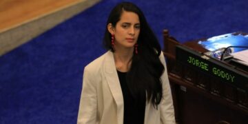 VAMOS presionó a su exdirectora ante la JVE para renunciar