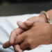 Envían a juicio a hombre que intentó asfixiar a su novia y abandonó el cuerpo creyendo que la había asesinado