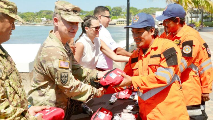 Personal del Comando Sur de Estados Unidos efectuó la entrega. Foto embajada EE.UU.