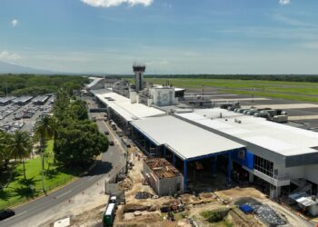 Avanza en un 47 % la ampliación del área de «check in» del aeropuerto de El Salvador