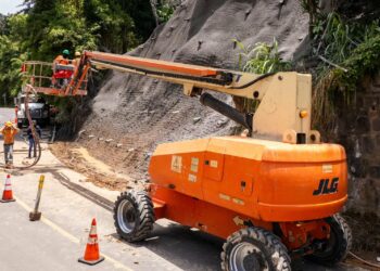 Obras Públicas realiza obras de mitigación sobre carretera hacia Planes de Renderos