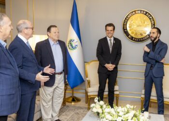 Congresistas de Estados Unidos visitan El Salvador