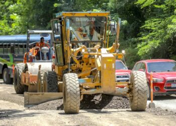 Obras Públicas y FOVIAL renuevan más de 12 kilómetros en Ruta de Paz, Morazán Sur