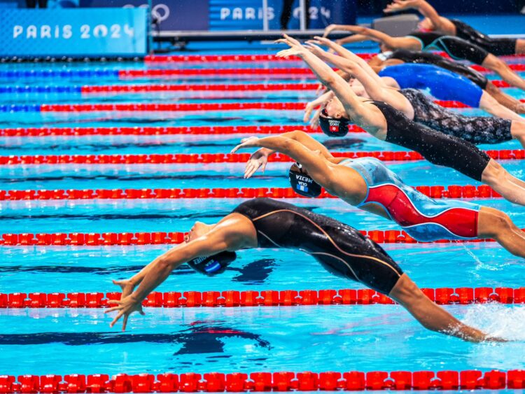 Celina Márquez debutó en la prueba clasificatoria de los 100 metros dorso en la natación olímpica. /Foto: Comité Olímpico El Salvador.