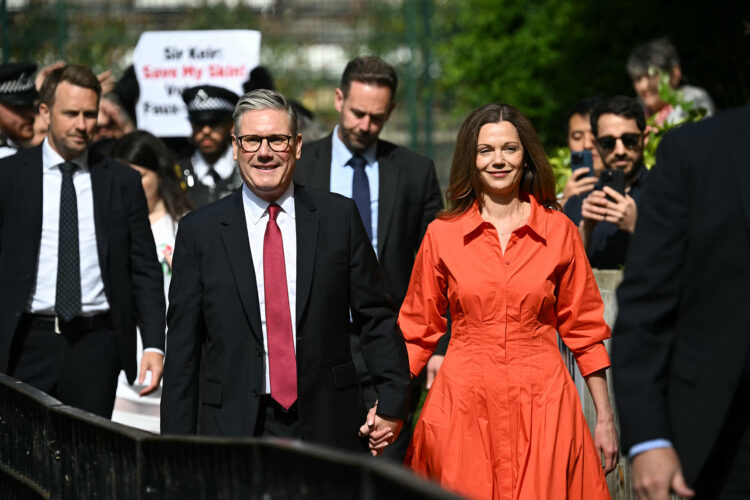 Victoria. El Partido Laborista tuvo una aplastante victoria. El manejo de la COVID-19, economía, y la sombra del Bréxit pasaron factura a los conservadores.  Foto AFP.