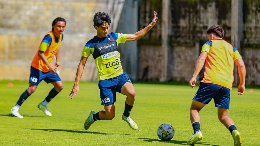 La Selección Sub 20 viajó a México para el Premundial de Concacaf