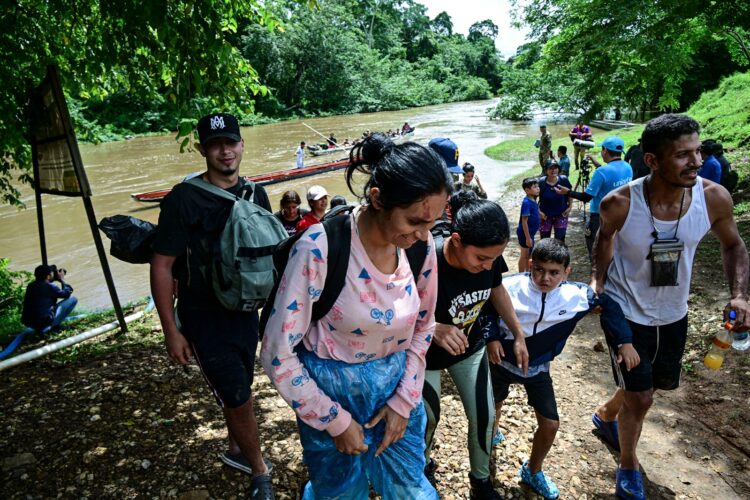 Flujo. Más de 197,00 personas se han arriesgado por esta peligrosa ruta entre enero y el 28 de junio. Foto AFP.