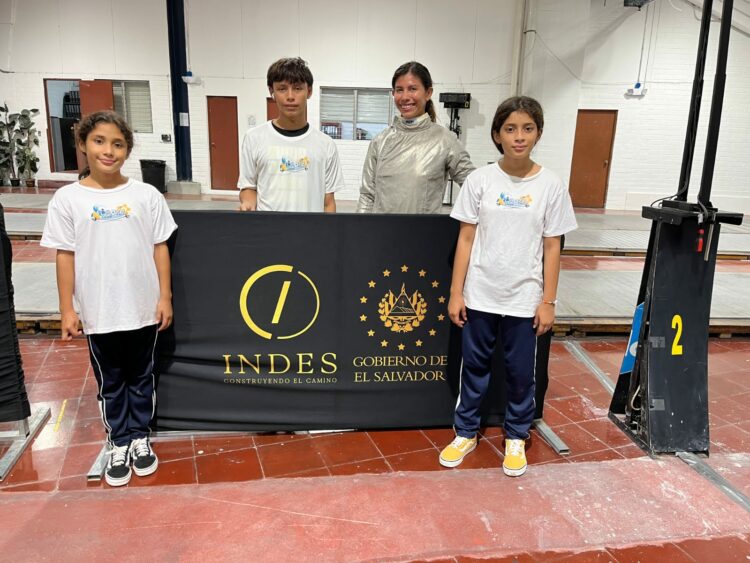 Fátima Tobar, trajo recientementa a algunos de sus alumnos a competir en San Salvador. Fotos/Cortesía