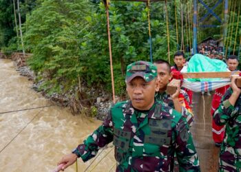 Un deslizamiento de tierra deja 23 muertos en Indonesia