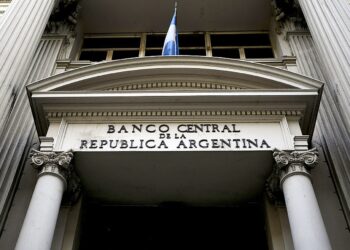 Gobierno de Argentina oficializa instrumento para trasladar deuda del Banco Central al Tesoro