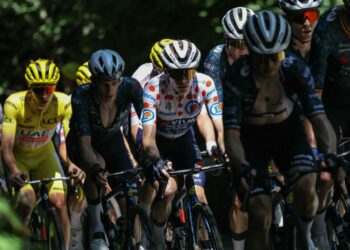 Refuerzan medidas sanitarias en Tour de Francia ante varios casos de covid-19