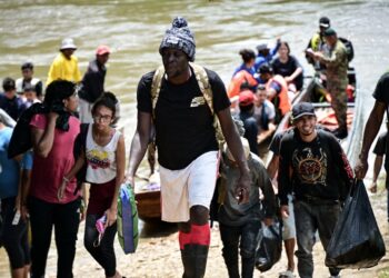 Presidente panameño descarta repatriar «a la fuerza» a migrantes que crucen selva del Darién