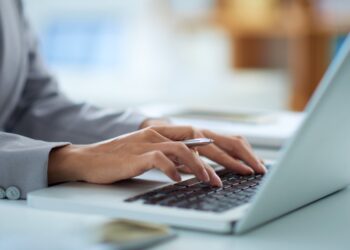 Estos son los pasos para resolver la «pantalla azul» por fallas en actualizaciones de CrowdStrike