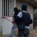 Fuerzas de seguridad de Ecuador recuperan 70 casas tomadas por narcos