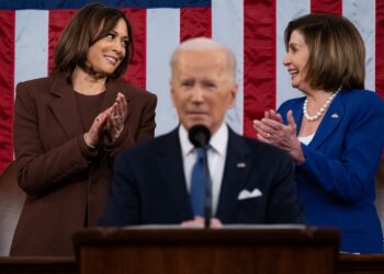 Pelosi refuerza respaldo a Harris
