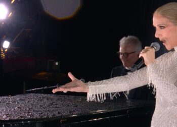 Céline Dion canta en el cierre de la ceremonia de apertura de París-2024