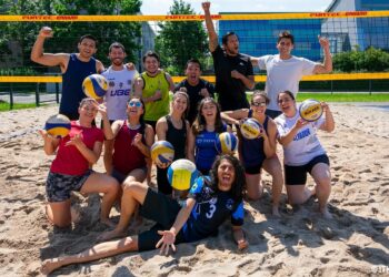 Deportistas se gradúan como entrenadores de voleibol de una universidad alemana