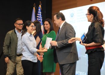 Reconocen a empresas que fomentan la inclusión laboral en El Salvador