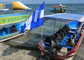 Buscan socio para operar ferris en lago de Ilopango