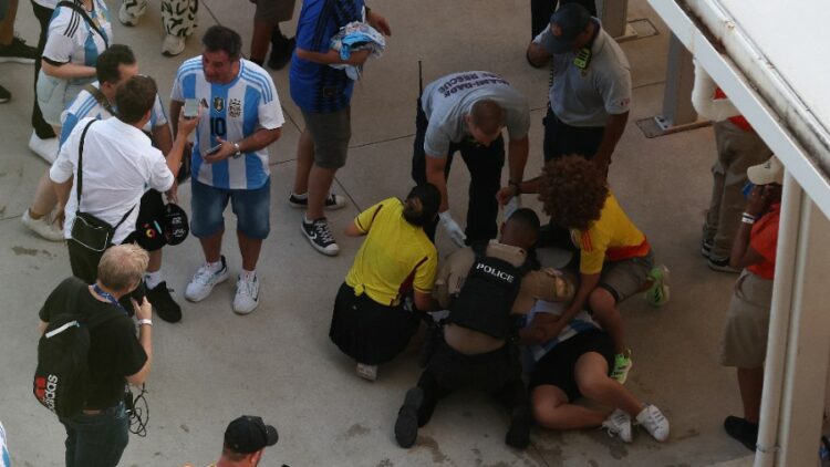 Un aficionado salvadoreño relató lo que vivió en el incidente en el Hard Rock Stadium