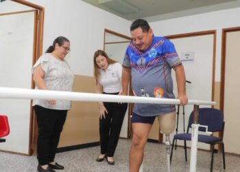 El Fonat entrega prótesis a víctima de un siniestro vial