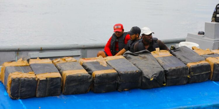 Ministerio de Seguridad y La Fiscalía General de La República presentan la más reciente incautación de droga en alta mar./Foto Diego García