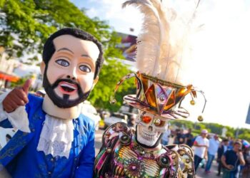 Comienzan las fiestas julianas con desfile del Correo