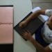 Estudiante de ciencias jurídicas transcribe el Código de Familia a braille