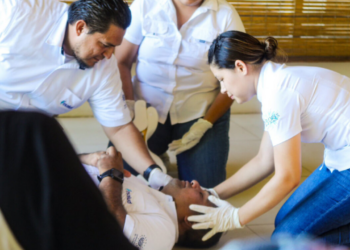 Capacitan en primeros auxilios a trabajadores de hoteles en Surf City II
